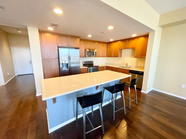 Building Photo - ** 2 Bed 2 bath Mountain view apartment in...
