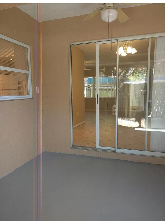 Foto del edificio - 3346 Camelot Dr