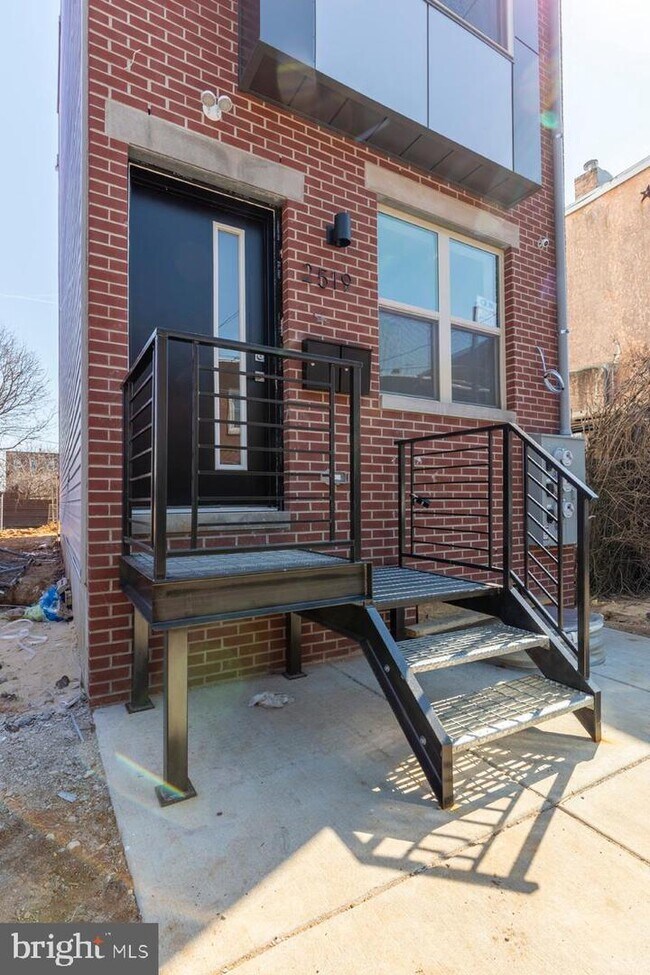 Building Photo - 2531 N Hancock St