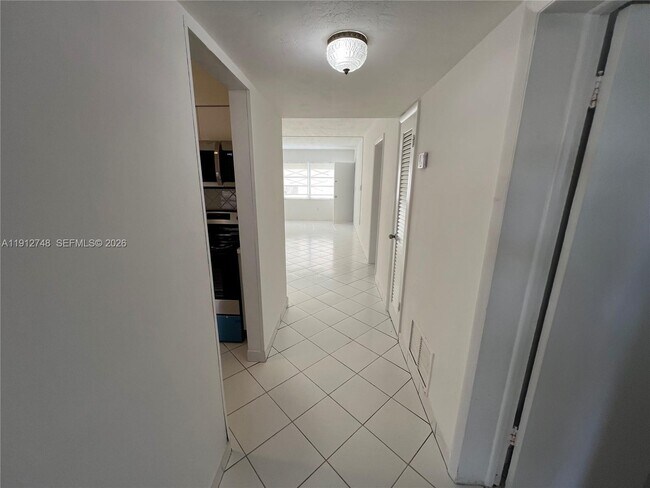 Foto del edificio - 1550 NE 191st St