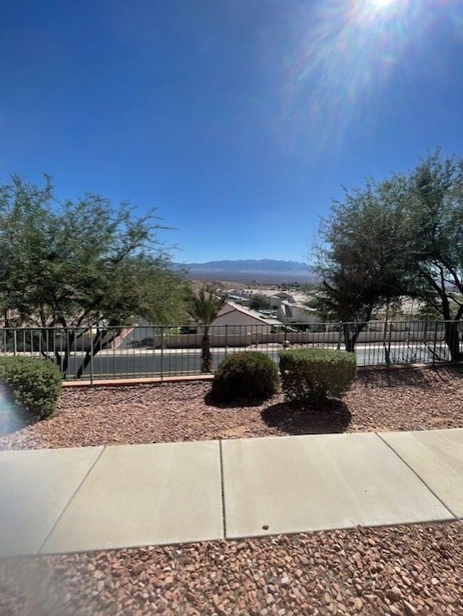 Foto del edificio - Ground level 2-bedroom 2-bathroom unit loc...