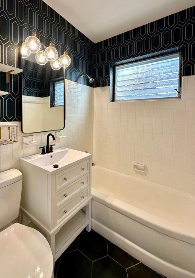 Foto del edificio - 1788 NE 169th St