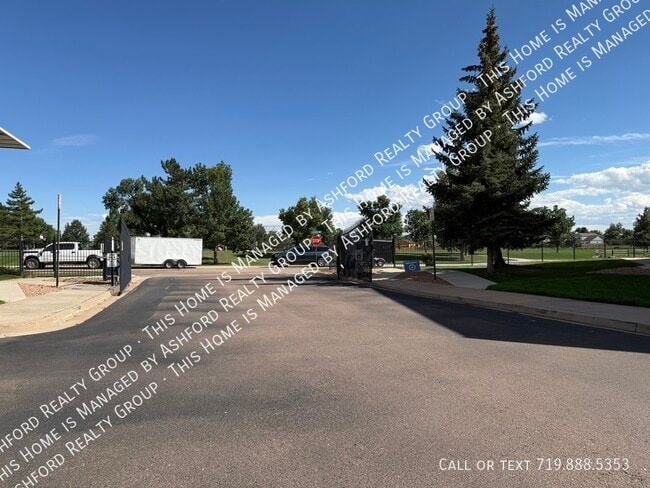 Foto del edificio - 3810 Strawberry Field Grove