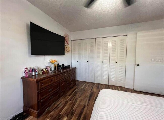 Foto del edificio - 1 W Country Cove Way