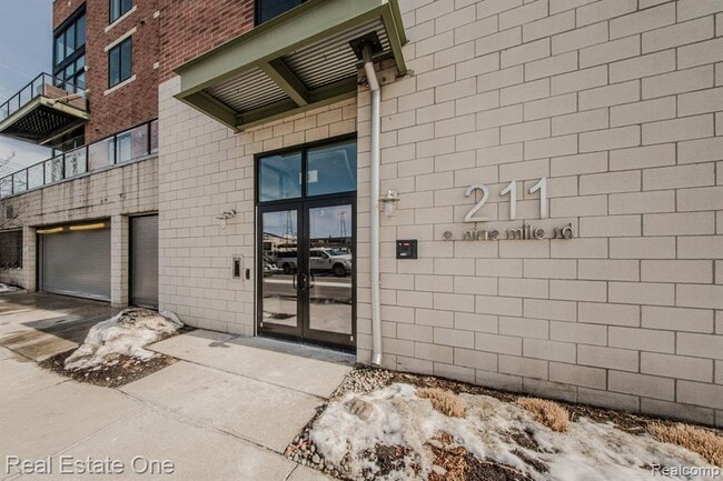 Building Photo - 211 E 9 Mile Rd