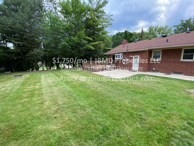 Foto del edificio - Large, beautiful and fully updated ranch
