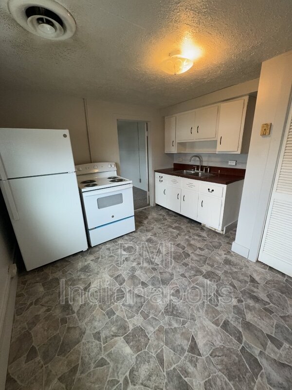 Foto del edificio - 1311 E 11th St