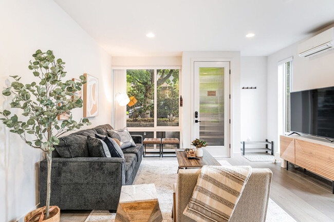 Building Photo - 2319 Franklin Ave E