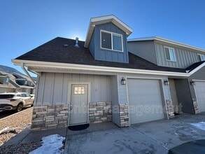 Building Photo - 1509 W Topaz Dr