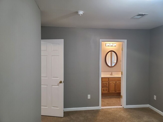 Building Photo - 3 Bedroom Townhome for Rent in Waynesboro