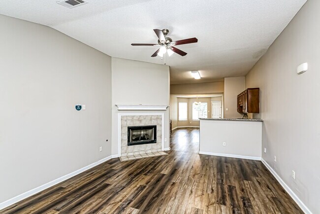 Building Photo - 145 Pinewood Dr