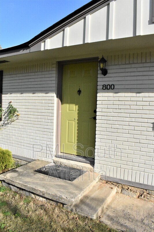 Building Photo - 800 N McDonough St