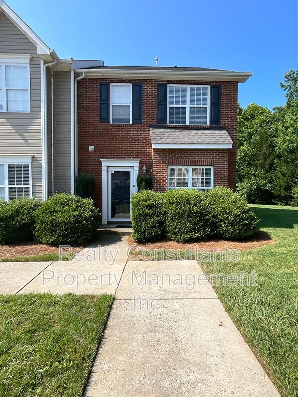 Building Photo - 812 Brittany Way