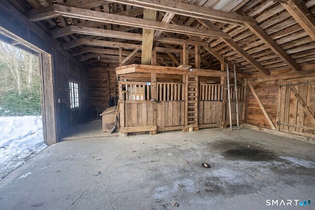 Foto del edificio - 45 Hoppen Rd