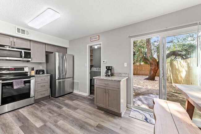 Foto del edificio - 412 Nordic Ln NW