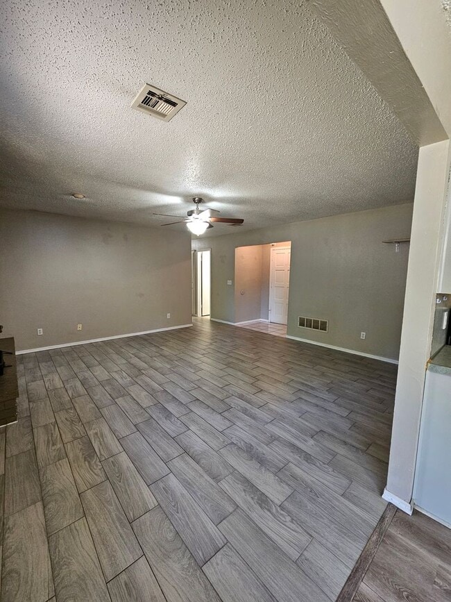 Building Photo - (3) Bed/(2) Bath in South OKC! Storm Shelt...