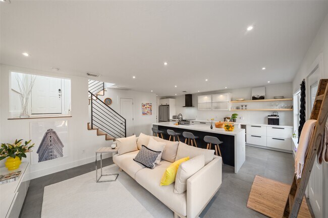 Foto del edificio - 258 Sentry Maple Pl