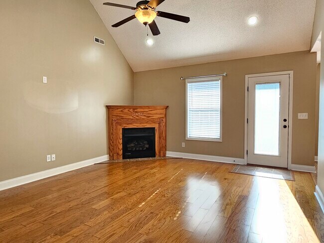 Foto del edificio - 1155 Raccoon Rd