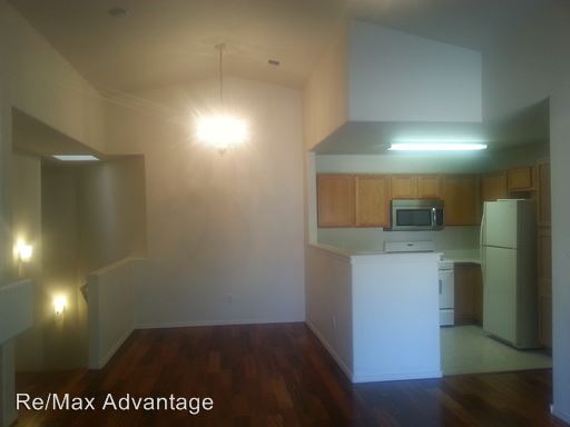 Building Photo - 6501 San Antonio Dr NE