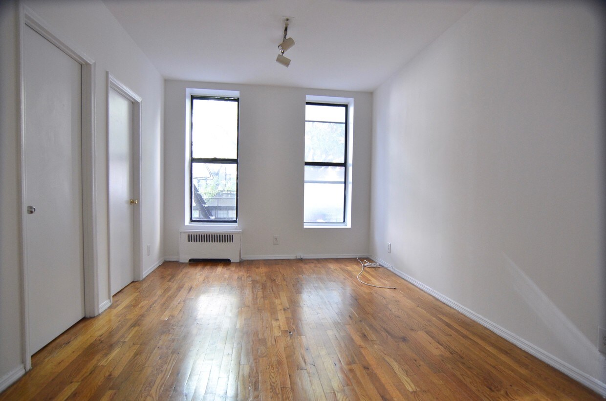 Primary Photo - 158 E 85th St