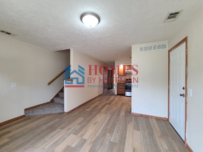 Building Photo - Three Bedroom Townhouse | Two Bath | Chandler