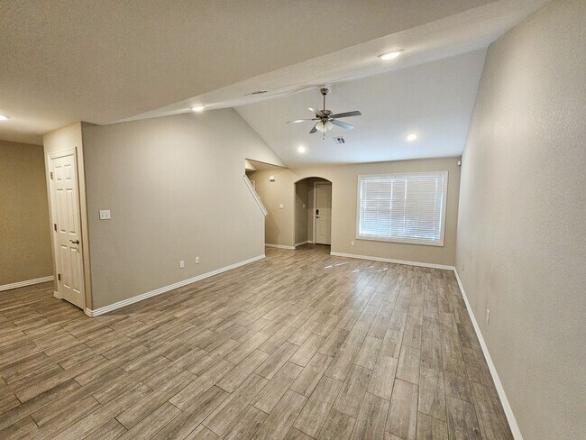 Building Photo - Spacious 3B/2.5B Townhome in Chaffee Cross...