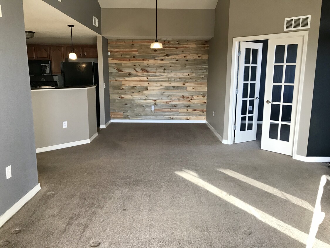 Dining Area - 2133 Krisron Rd