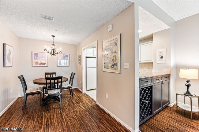 Foto del edificio - 900 Arbor Lake Dr