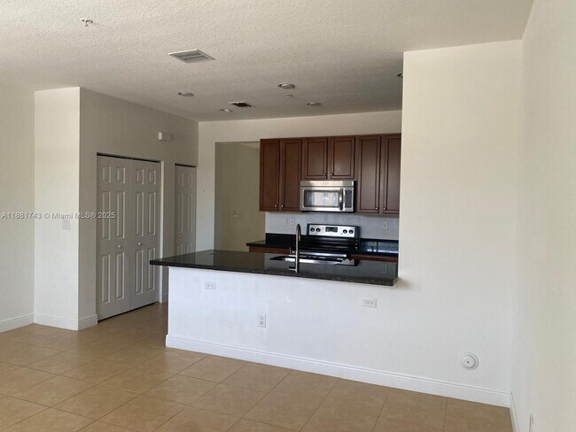 Foto del edificio - 948 SW 147th Ave