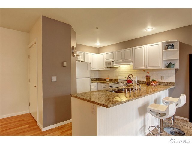 Building Photo - 11550 Stone Ave N