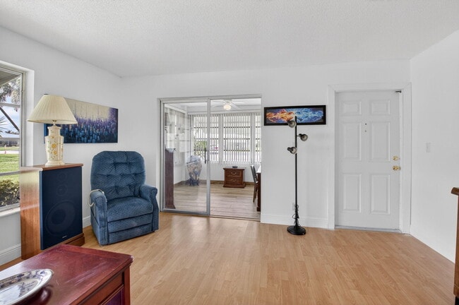 Building Photo - 172 High Point Dr W