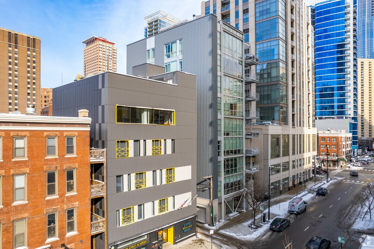 Foto principal - 156 W Superior St