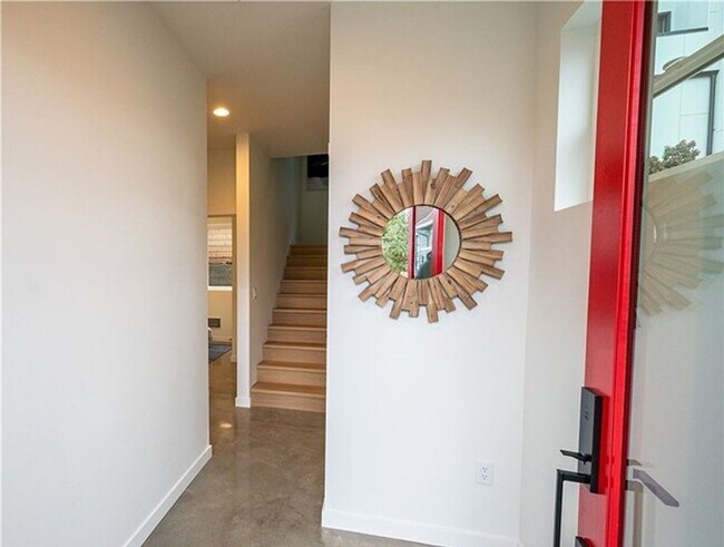 Foto del edificio - Air-Conditioned Seattle Townhome with Rooftop Deck & Mt. Rainier Views