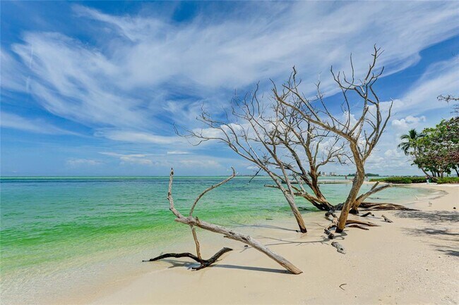 Foto del edificio - 11 Sandy Cove Rd