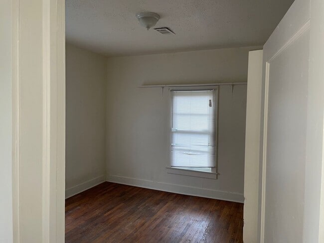 Building Photo - 706 S Morris St