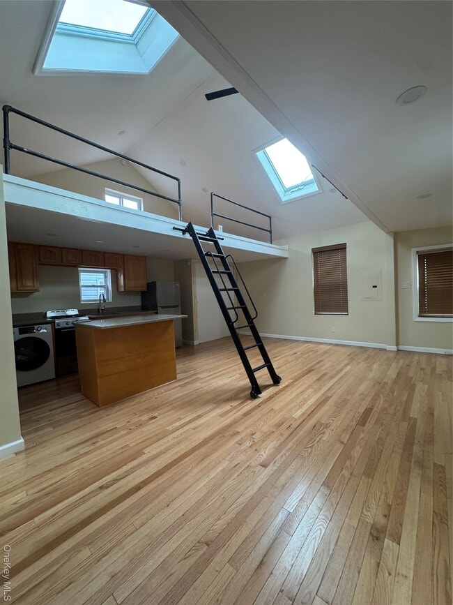 Foto del edificio - 108-12 Rockaway Beach Blvd