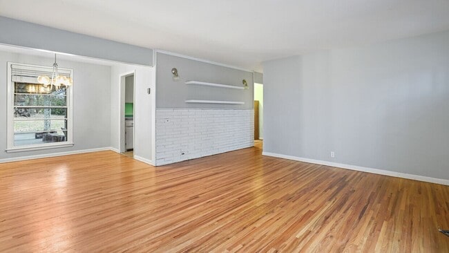 Building Photo - 2927 Hillhurst Dr