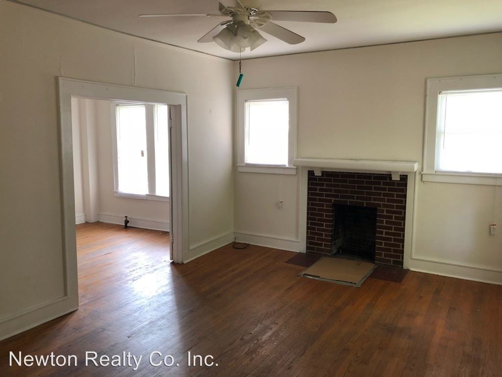 Primary Photo - 106 N Houston St