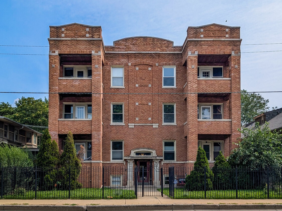 Primary Photo - 3739 N Pulaski Rd