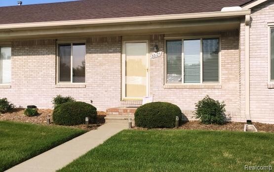 Foto principal - 22125 Glenwood St