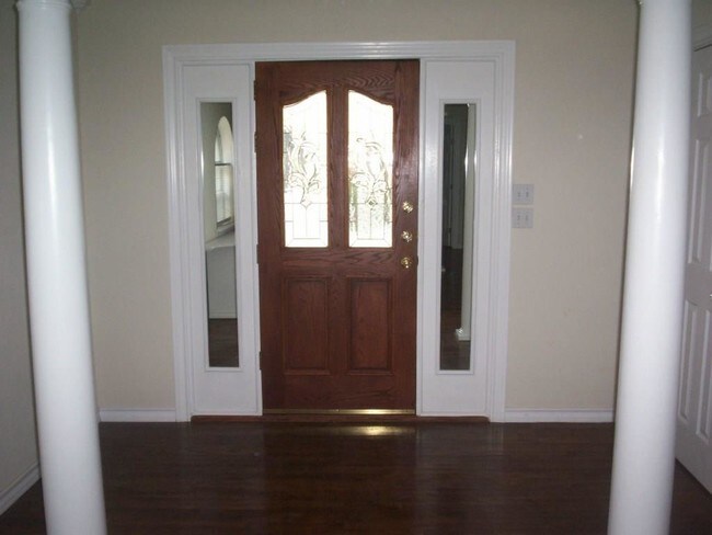 Building Photo - 3216 S University Dr