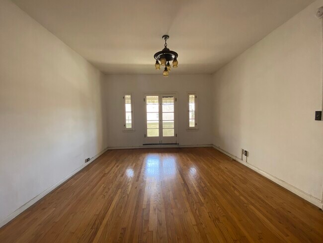 Building Photo - 465 N Spaulding Ave