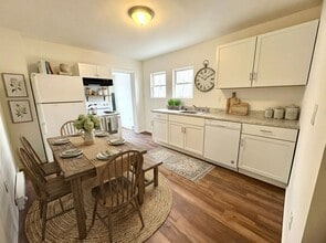 Building Photo - 133 W Maple St