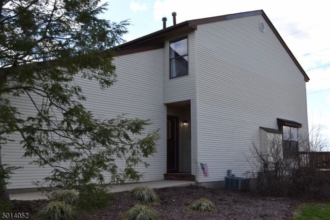 Building Photo - 233 Spruce Ct