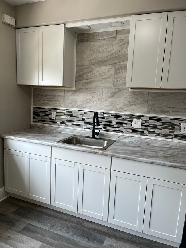 Foto del edificio - 4056 E 123rd St