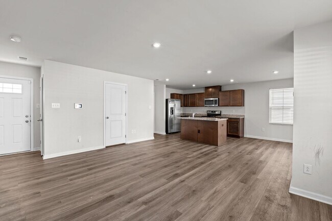 Building Photo - YORK COUNTY 4Bdrm w/Fenced BCKYD.