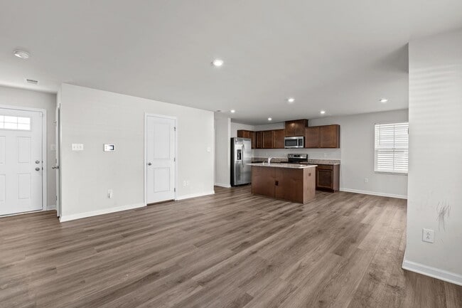 Foto del edificio - YORK COUNTY 4Bdrm w/Fenced BCKYD.