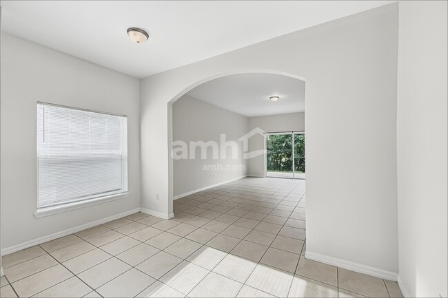 Building Photo - 1659 Canoe Creek Falls Dr