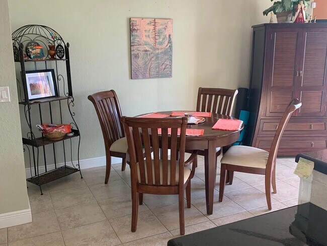 Foto del edificio - 1077 Cheval Dr