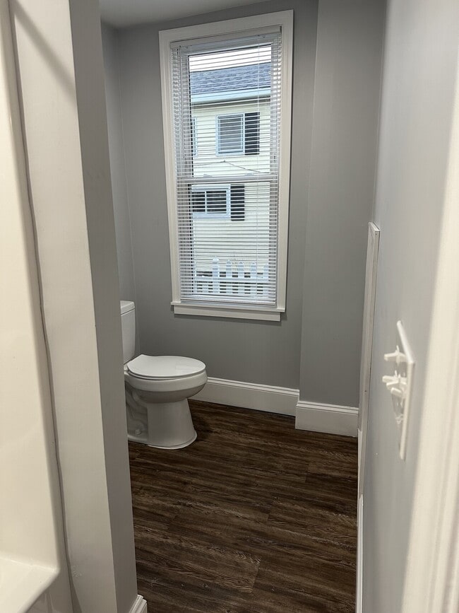 Building Photo - 121 Myrtle St